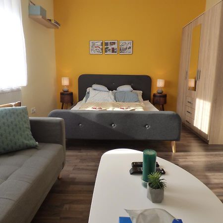Yellow Apartment 데브레첸 외부 사진