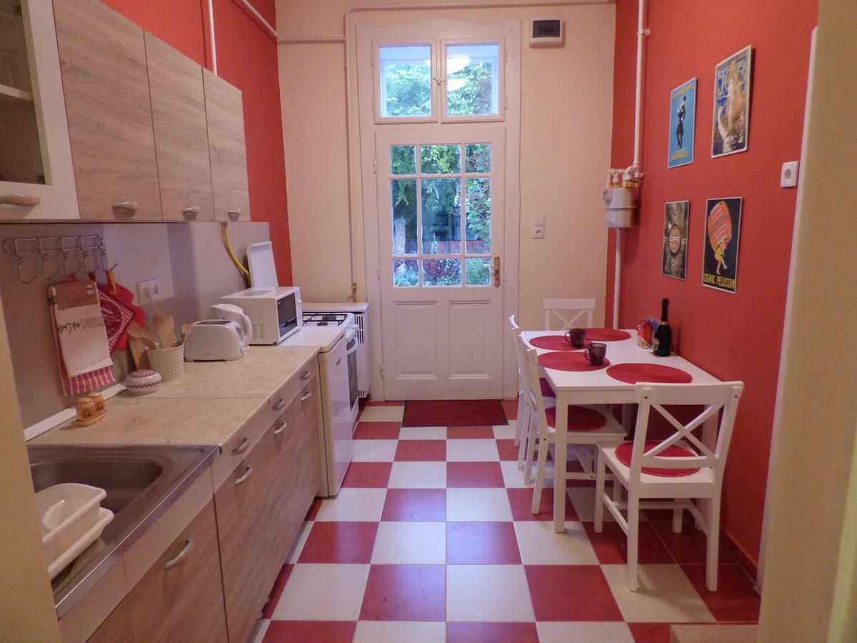 Yellow Apartment 데브레첸 외부 사진