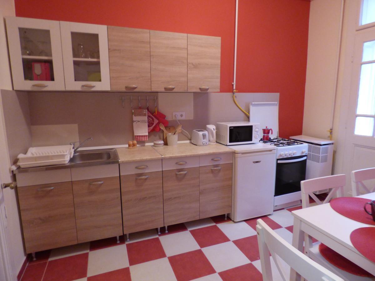 Yellow Apartment 데브레첸 외부 사진