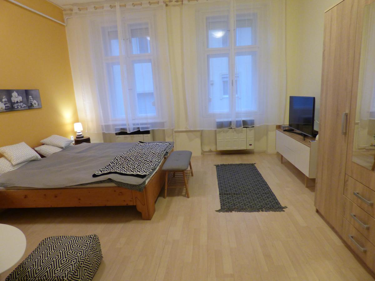 Yellow Apartment 데브레첸 외부 사진