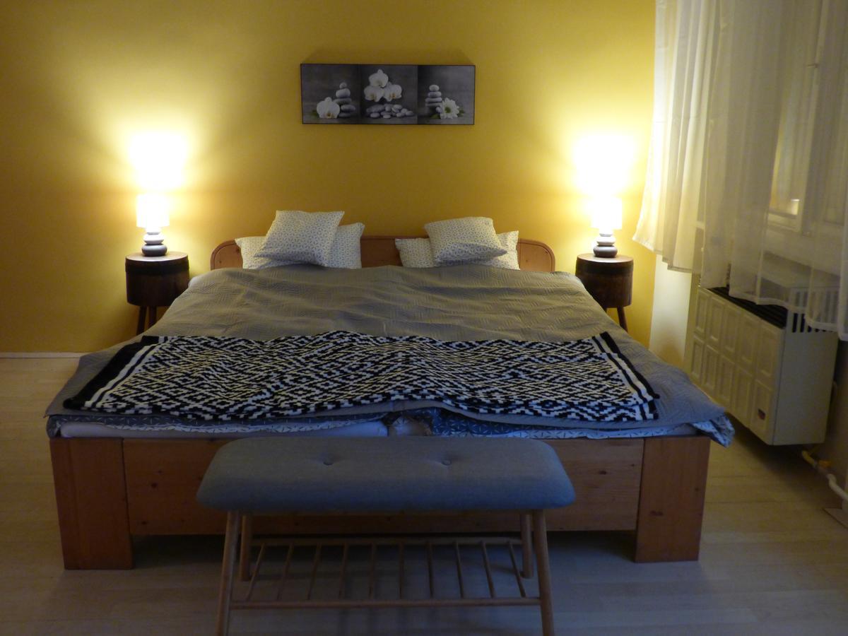 Yellow Apartment 데브레첸 외부 사진
