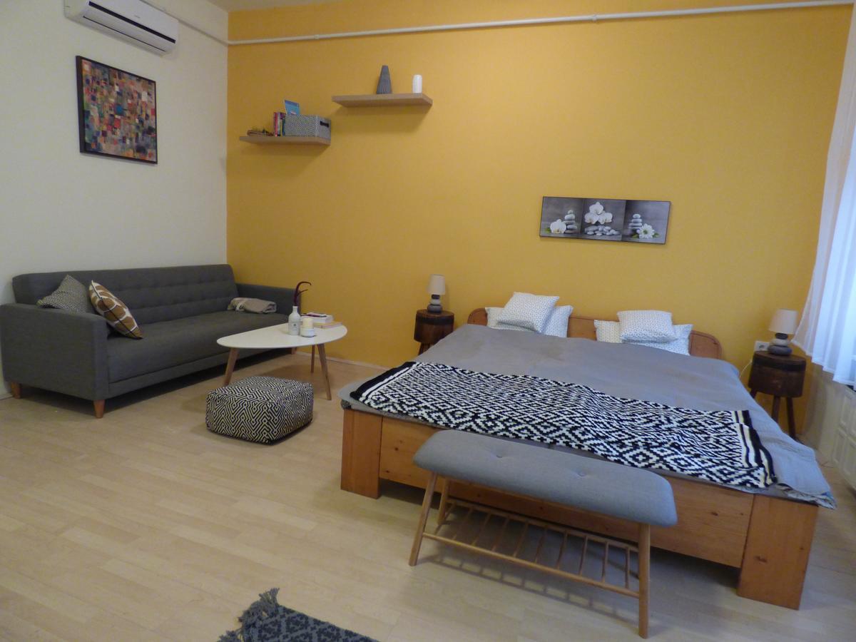 Yellow Apartment 데브레첸 외부 사진