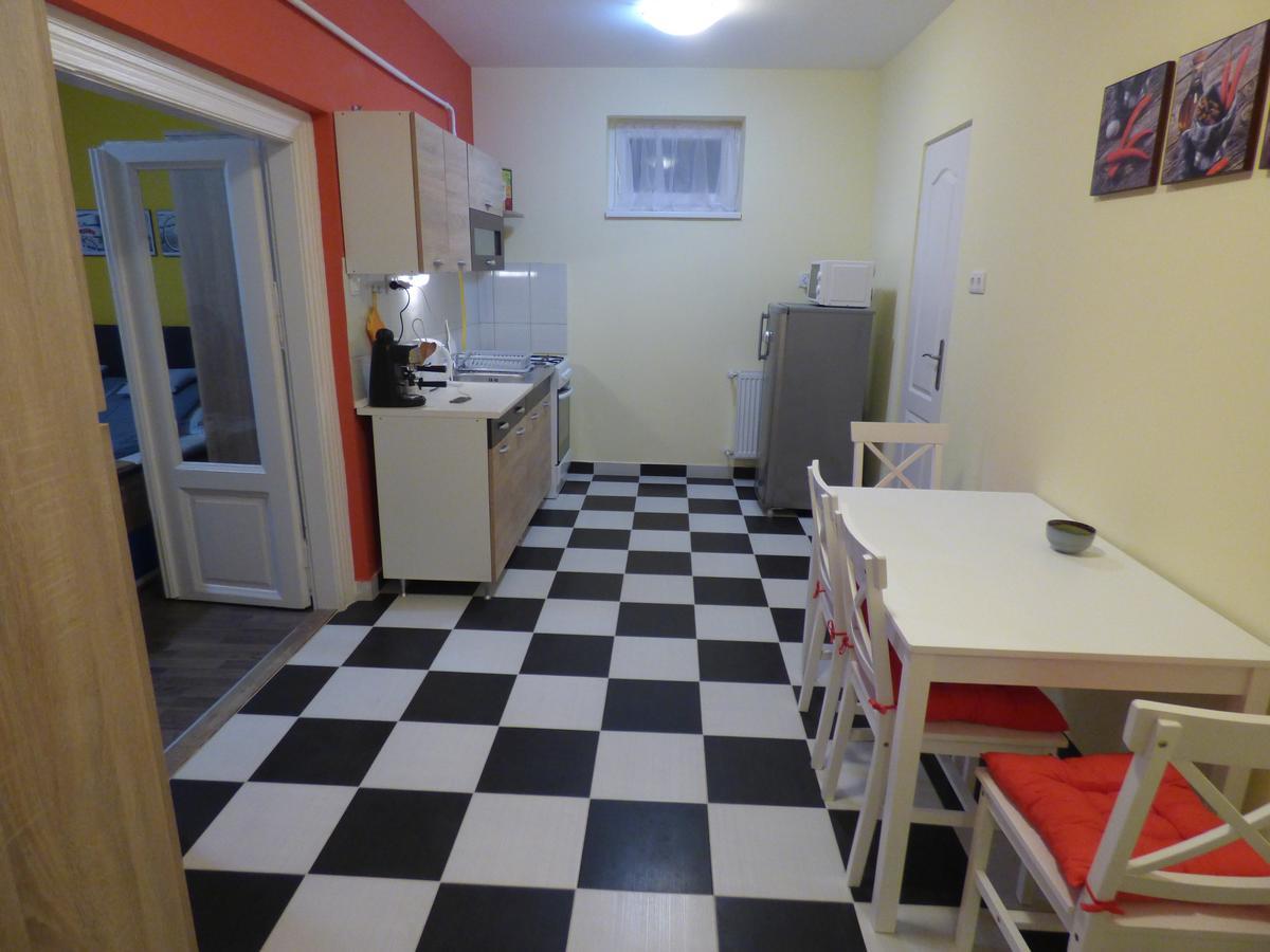 Yellow Apartment 데브레첸 외부 사진