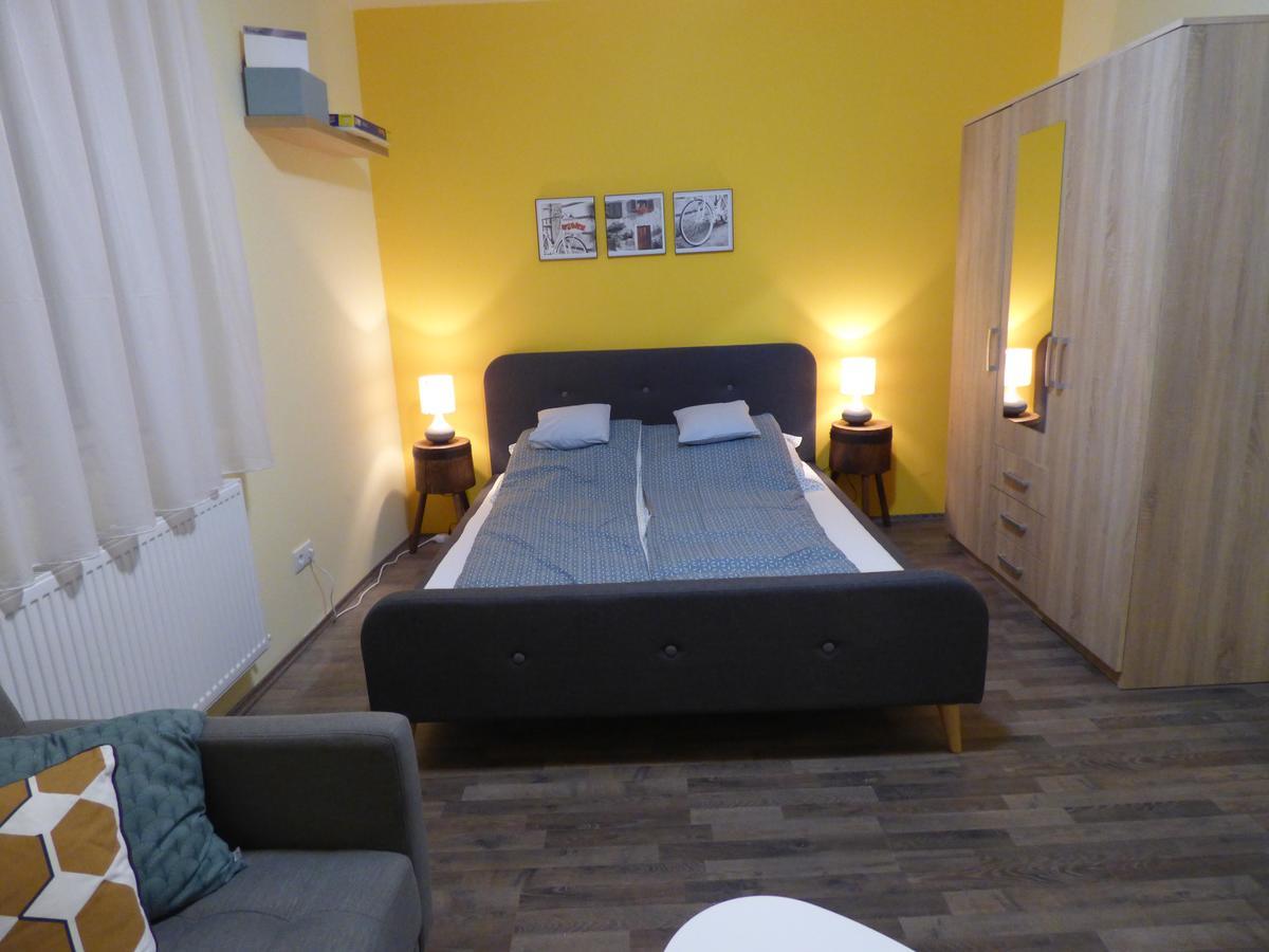 Yellow Apartment 데브레첸 외부 사진