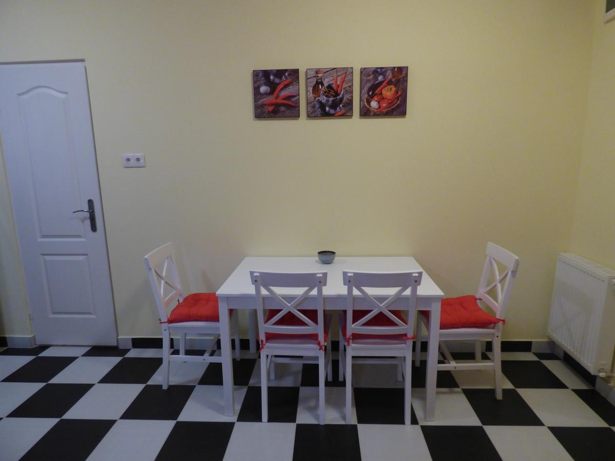 Yellow Apartment 데브레첸 외부 사진