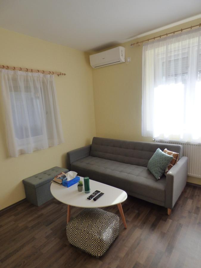 Yellow Apartment 데브레첸 외부 사진