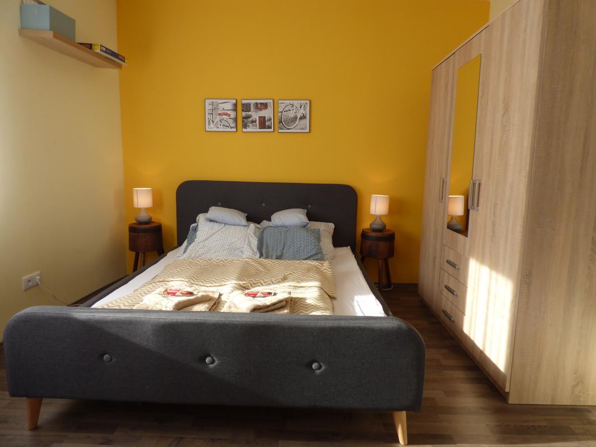 Yellow Apartment 데브레첸 외부 사진