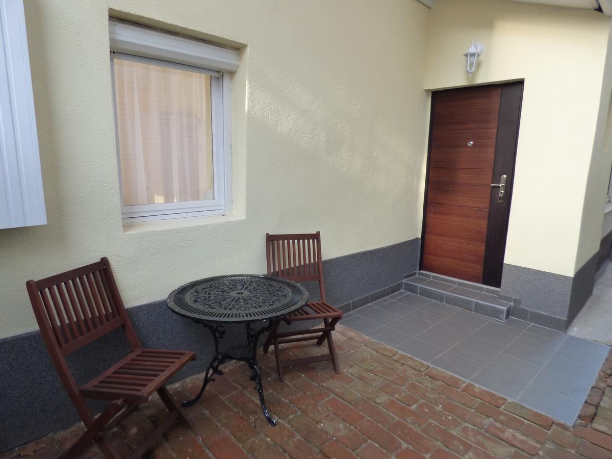 Yellow Apartment 데브레첸 외부 사진